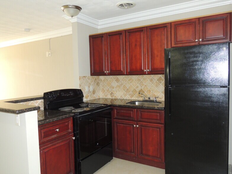 More Photos Of 2901 Middle River Dr, Fort Lauderdale Apartments For Sale