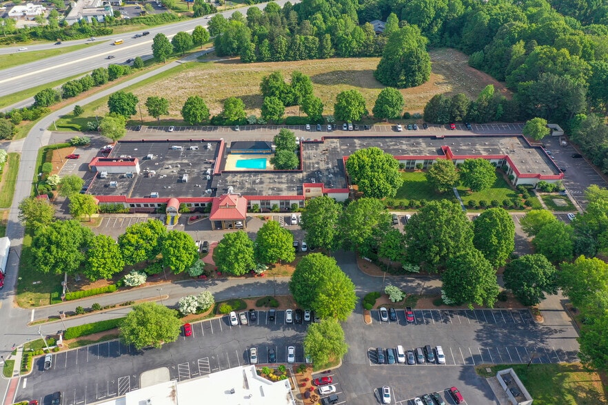 More Photos Of 6205 Ramada Dr, Clemmons Hotel For Sale