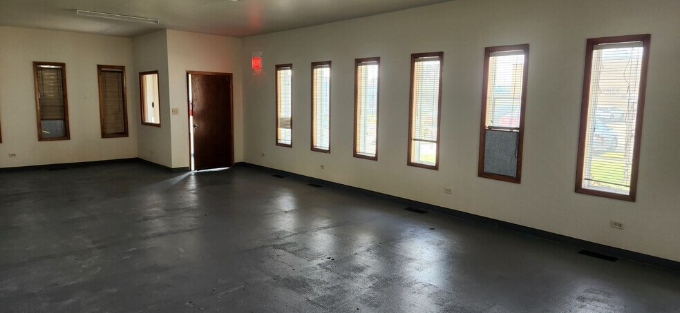 More Photos Of 11743 S Mayfield Ave, Alsip Warehouse For Lease