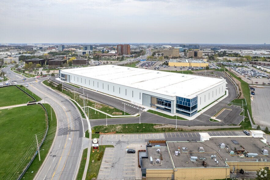 More Photos Of 6525 Mississauga Rd, Mississauga Warehouse For Lease