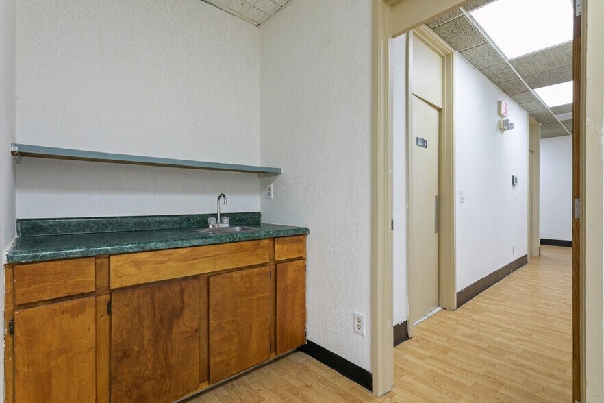 More Photos Of 6701 Beach Blvd, Jacksonville Freestanding For Lease