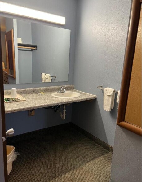 More Photos Of 1180 W Frontage Rd, Owatonna Hotel For Sale