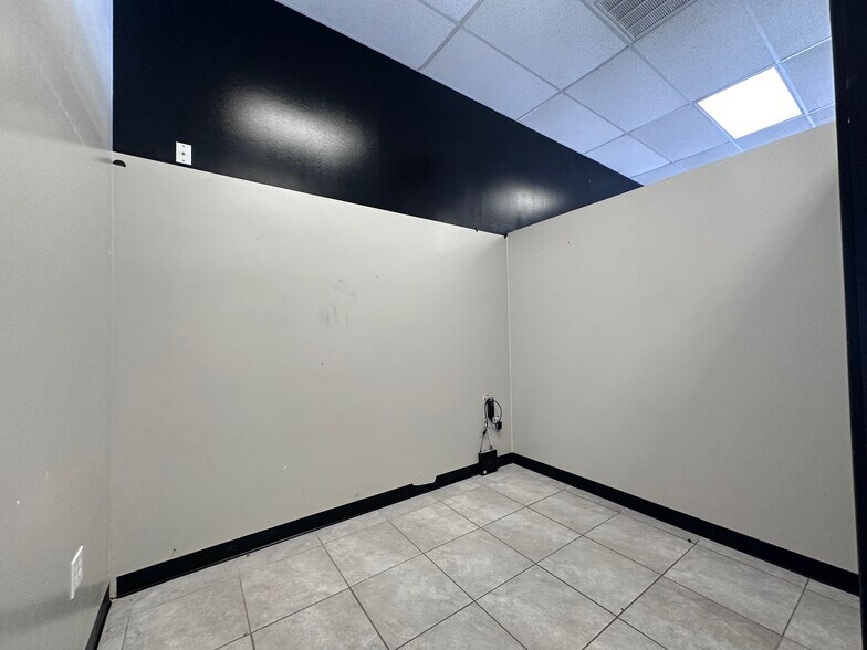 More Photos Of 8142 Shin Oak Dr, San Antonio Unknown For Lease