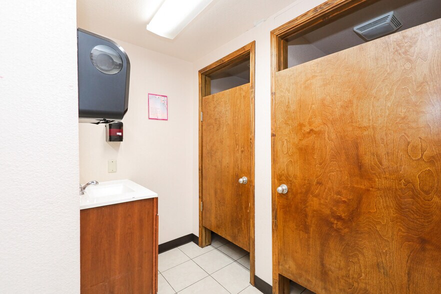 More Photos Of 1600 Clark Blvd, Laredo General Retail For Sale