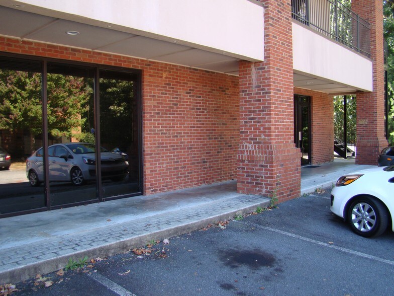 More Photos Of 9876 Main St, Woodstock Flex For Sale