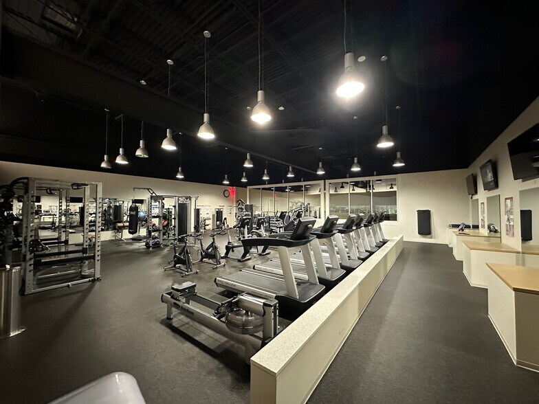 More Photos Of 10300 Town Park Dr, Houston Unknown For Lease