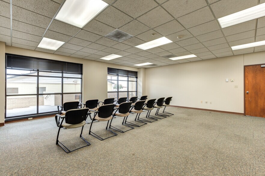 More Photos Of 3802-3806 Interstate 27, Lubbock Office For Sale