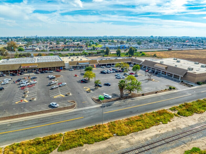 More Photos Of 150 S 11th Ave, Hanford Storefront For Sale