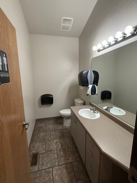 More Photos Of 2990 N Townsend Ave, Montrose Light Distribution For Sale