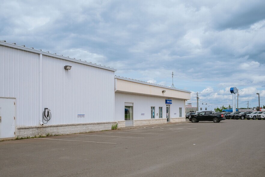 More Photos Of 105 Laurell Rd, Gander Showroom For Sale
