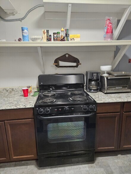 More Photos Of 104 Industry Dr, Yorktown Flex For Lease