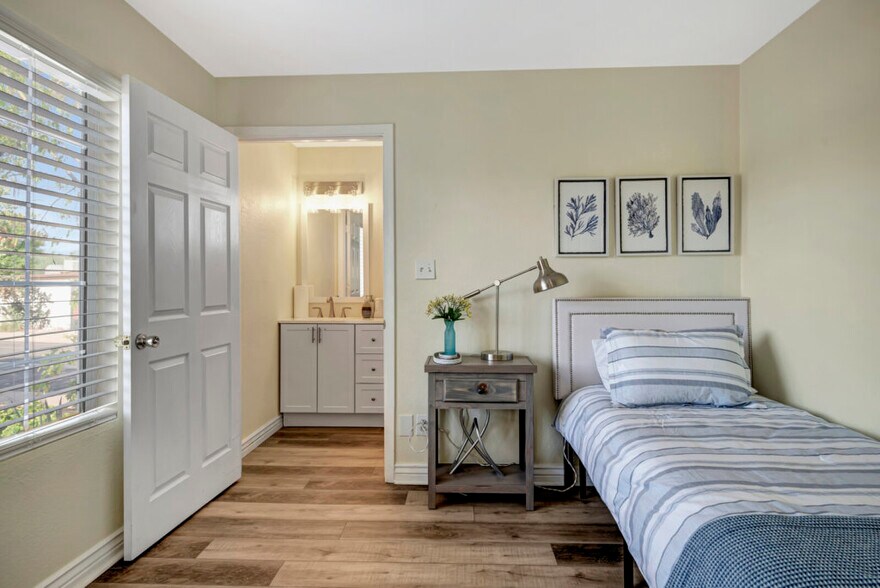 More Photos Of 15825 N 19th Pl, Phoenix Assisted Living For Sale