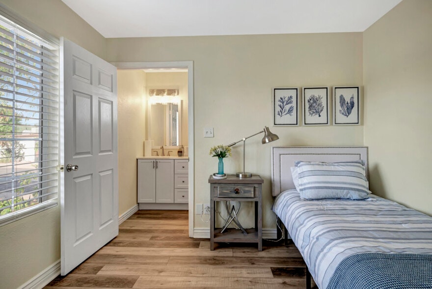 More Photos Of 15825 N 19th Pl, Phoenix Assisted Living For Sale