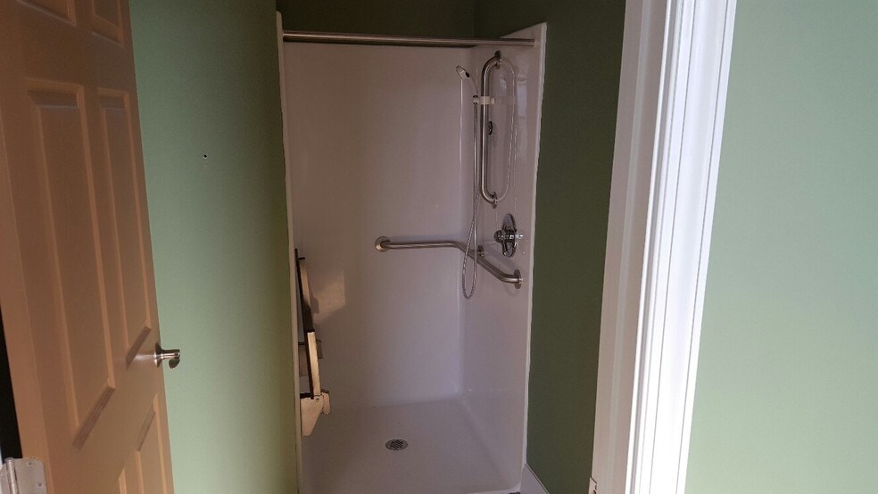 More Photos Of 9 Union St N, Concord Office For Sale