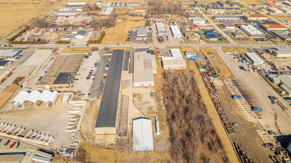 More Photos Of 1019 E Summit St, Crown Point Warehouse For Sale