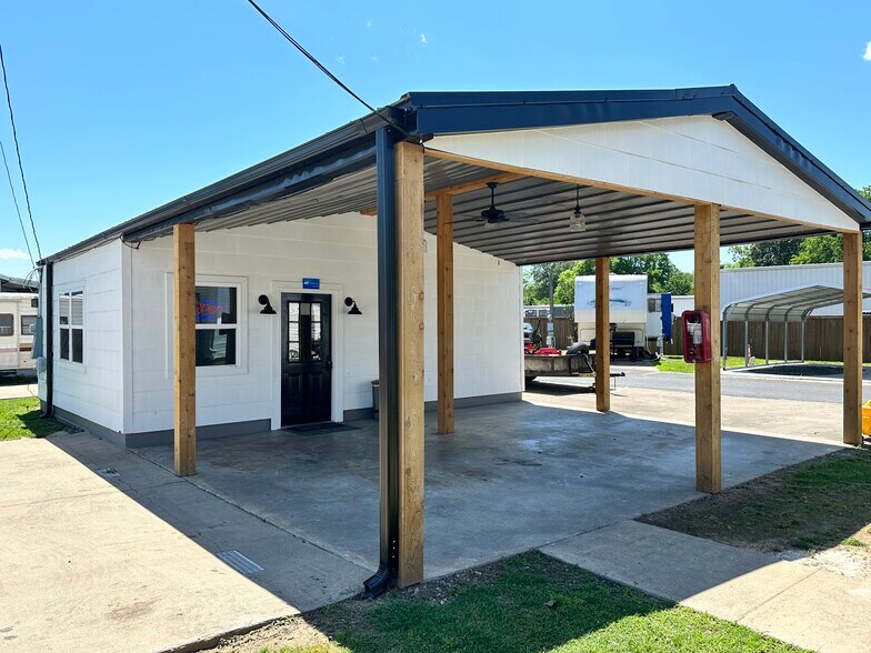 More Photos Of 7918 US-70, North Little Rock Trailer Camper Park For Sale