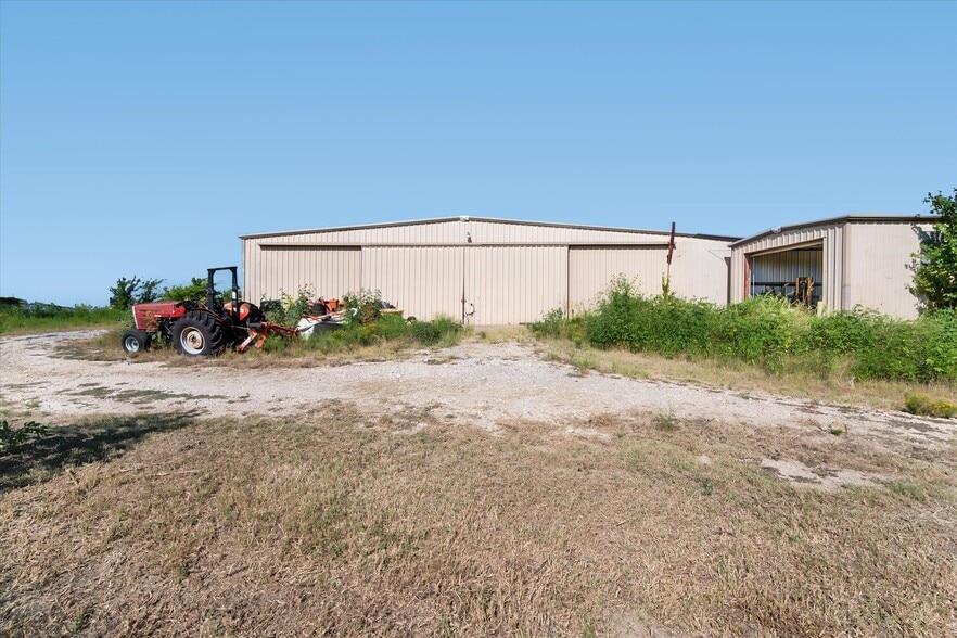 More Photos Of 3151 Int 45 E hwy, Corsicana Warehouse For Sale