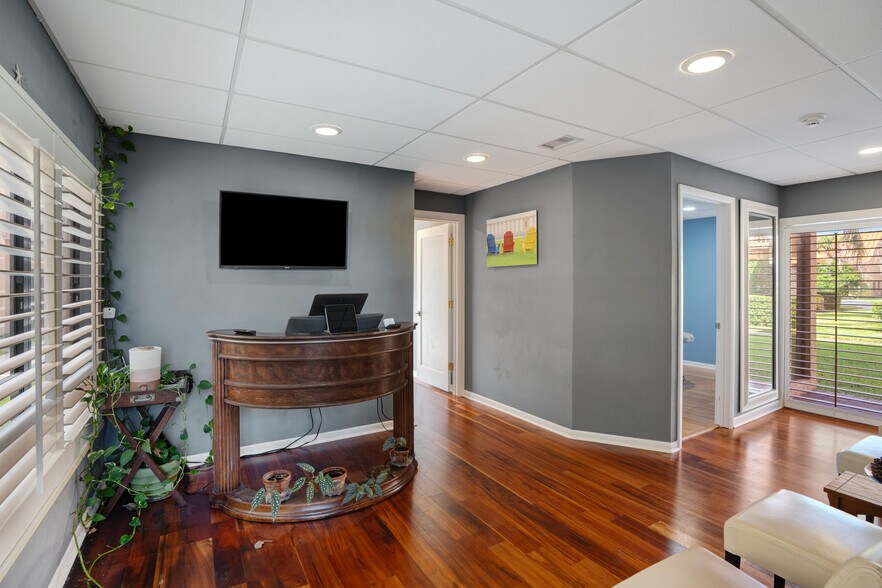 More Photos Of 2831 Ringling Blvd, Sarasota Office For Sale