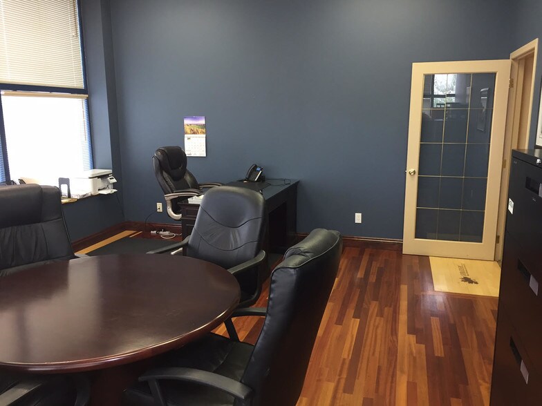 More Photos Of 4999 43rd St SE, Calgary Light Distribution For Sale