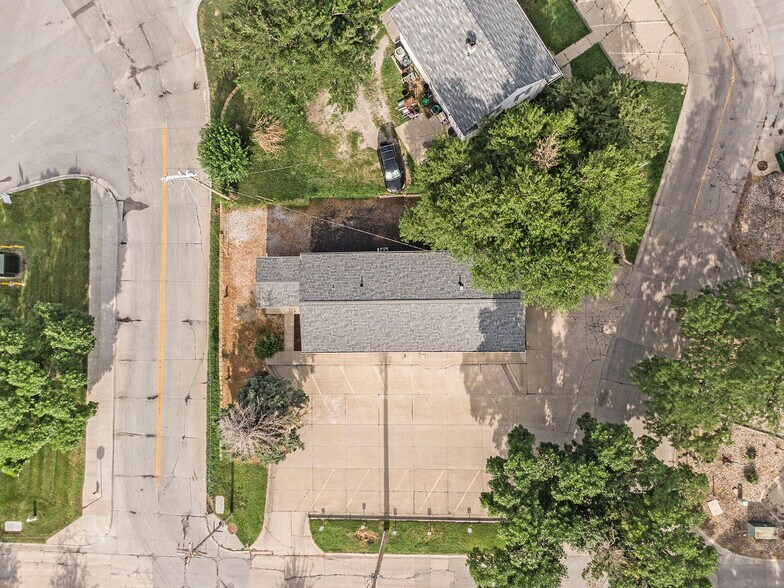 More Photos Of 302 S 74th St, Omaha Office For Sale