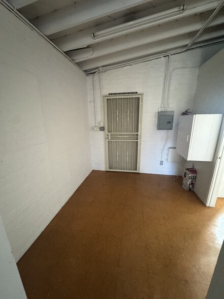 More Photos Of 2905 N Sepulveda Blvd, Manhattan Beach Storefront For Lease