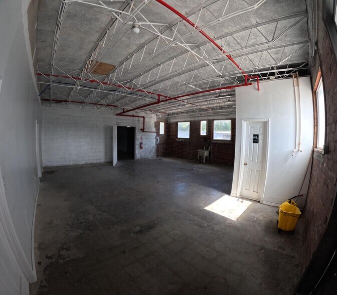 More Photos Of 680 Edgewood Ave N, Jacksonville Warehouse For Lease