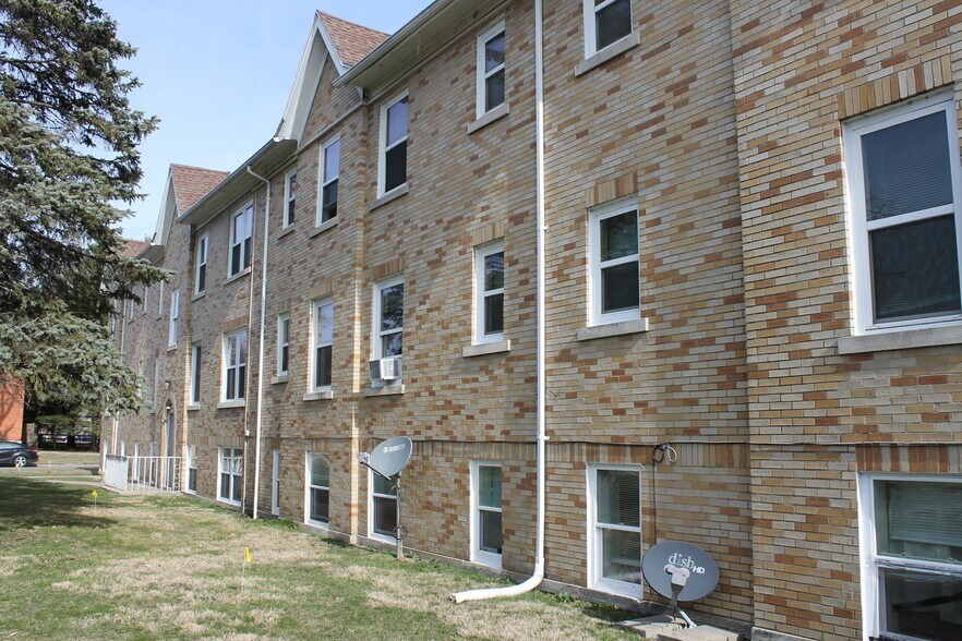 More Photos Of 423 Washington St, Monroe Apartments For Sale