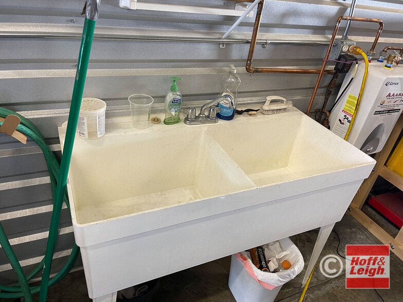 More Photos Of 9345 Commerce Center St, Highlands Ranch Warehouse For Sale