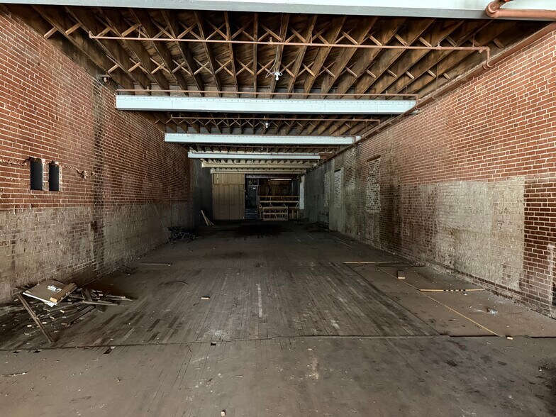 More Photos Of 1909 Locust St, Saint Louis Restaurant For Sale