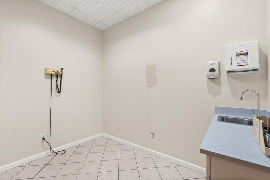 More Photos Of 391 Kennedy Blvd, Bayonne Medical For Sale