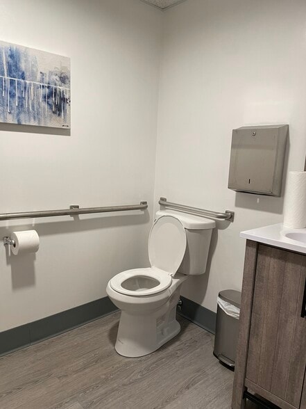 More Photos Of 97-105 Main St, Norwich Office For Sale