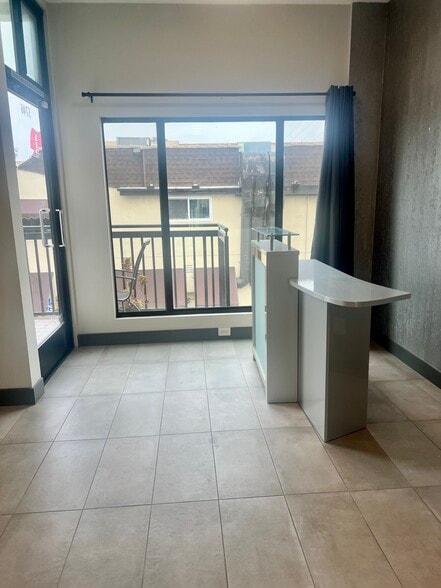 More Photos Of 5748-5752 E 2nd St, Long Beach Storefront Retail Office For Lease