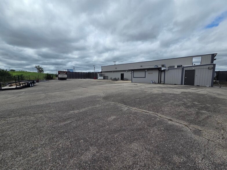 More Photos Of 7400-7600 E US Highway 40, Kansas City Sports And Entertainment For Sale