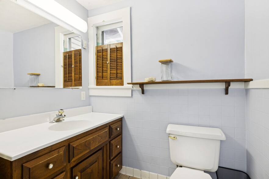 More Photos Of 1604 17th Ave S, Nashville Office Residential For Sale