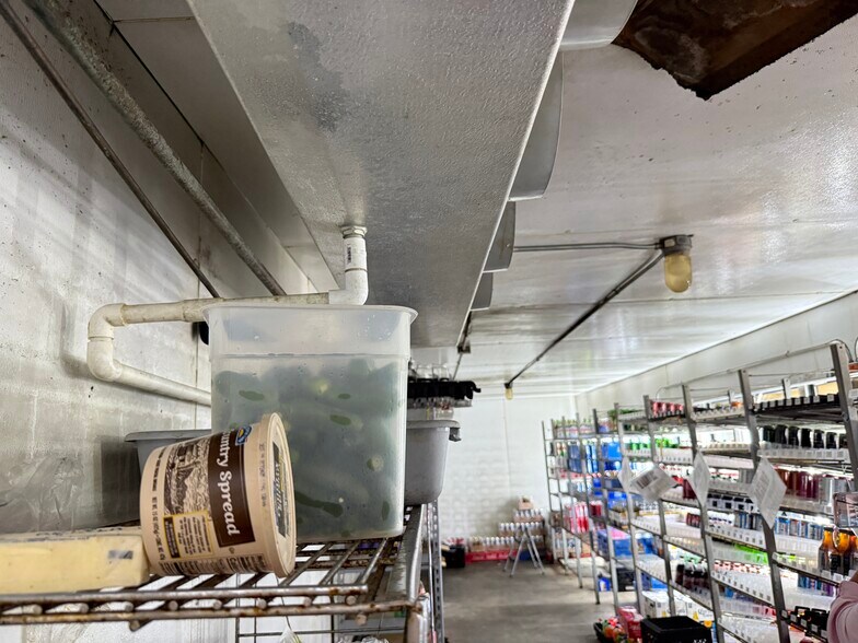 More Photos Of 8899 North Loop E, Houston Service Station For Sale