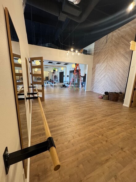 More Photos Of 23460 Cinema Dr, Valencia Unknown For Lease