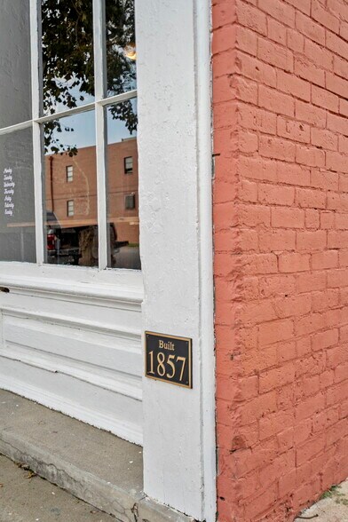 More Photos Of 901 Franklin Ave, Lexington General Retail For Sale
