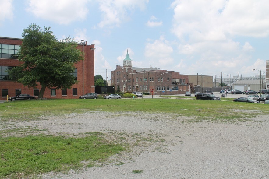 More Photos Of 412 W McCarty St, Indianapolis Industrial For Sale