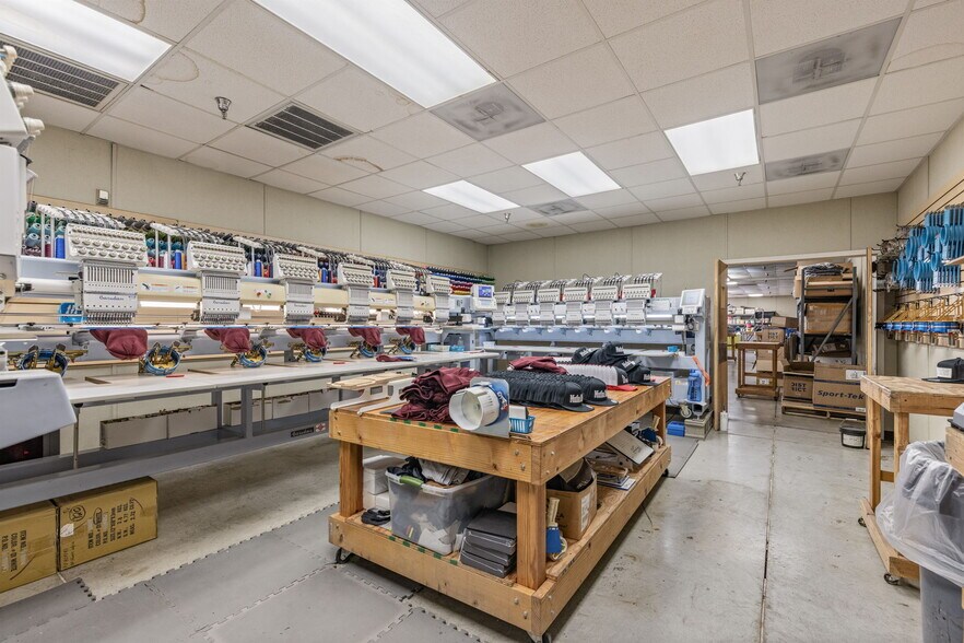 More Photos Of 6580 E Skelly Dr, Tulsa Manufacturing For Sale