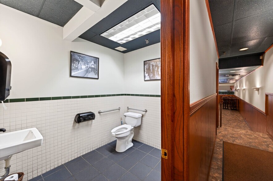 More Photos Of 122 Cayuga St, Fulton Restaurant For Sale