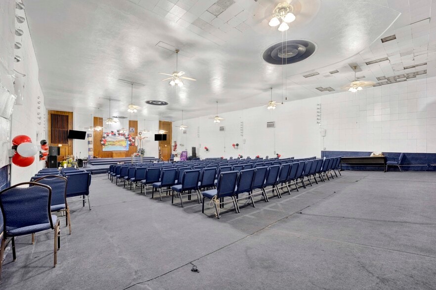 More Photos Of 3677 W Grand Ave, Chicago Religious Facility For Sale