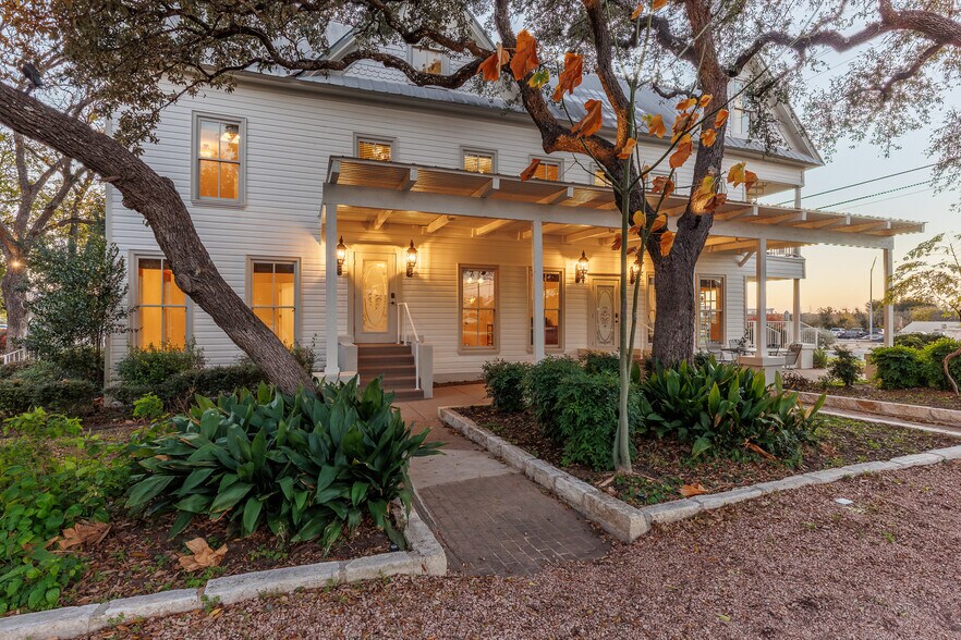 More Photos Of 119 Avenue G, Marble Falls Office For Sale