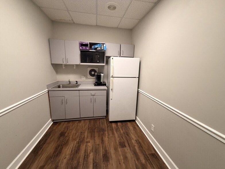 More Photos Of 2632 Mitcham Dr, Tallahassee Medical For Lease