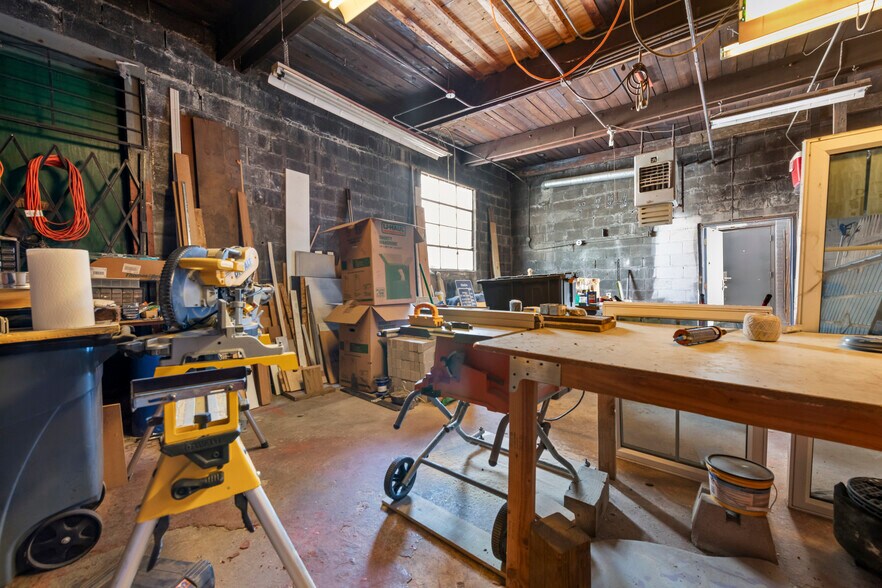 More Photos Of 3003 E Grand Blvd, Detroit Showroom For Lease