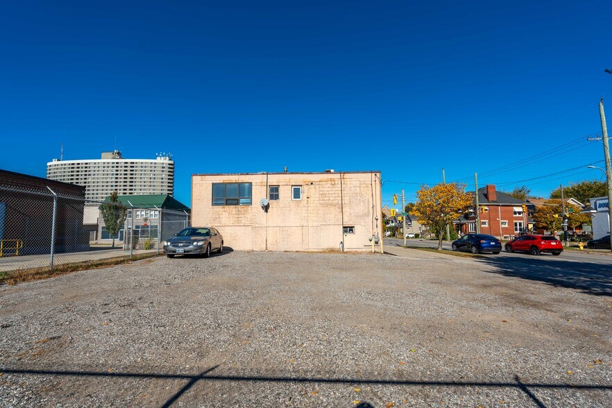 More Photos Of 219 Lochiel St, Sarnia General Retail For Sale