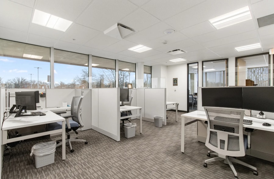 More Photos Of 2855 Coolidge Hwy, Troy Office For Lease