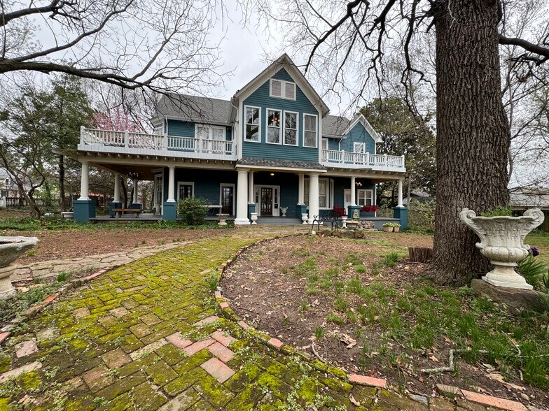 More Photos Of 224 W Chickasaw St, Tahlequah Hospitality For Sale