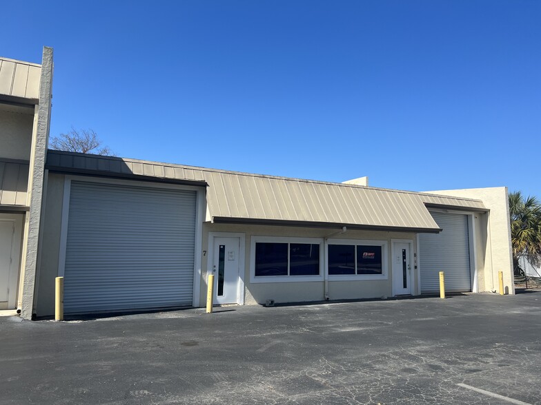 More Photos Of 5701 Houchin St, Naples Light Manufacturing For Lease