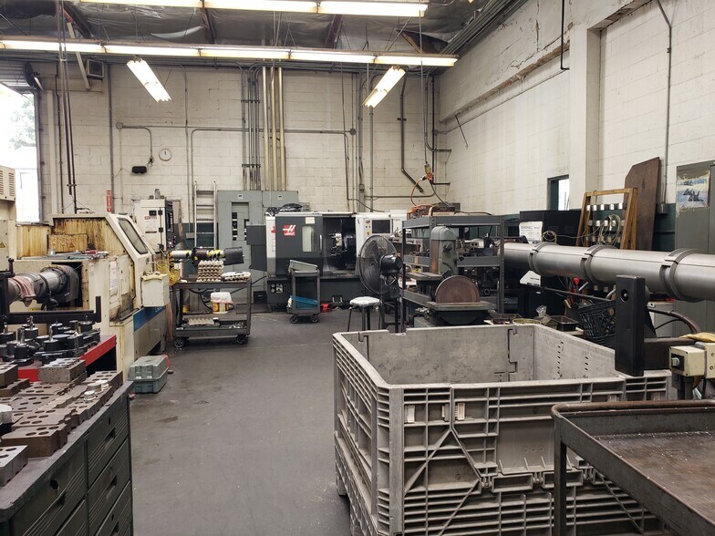 More Photos Of 1947 1st St, San Fernando Manufacturing For Sale