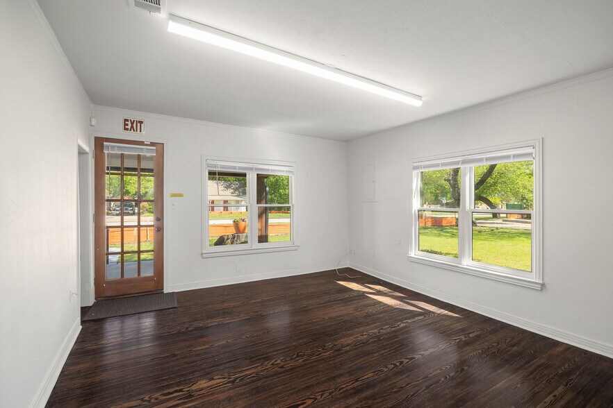 More Photos Of 148 Elm St, Keller Freestanding For Sale